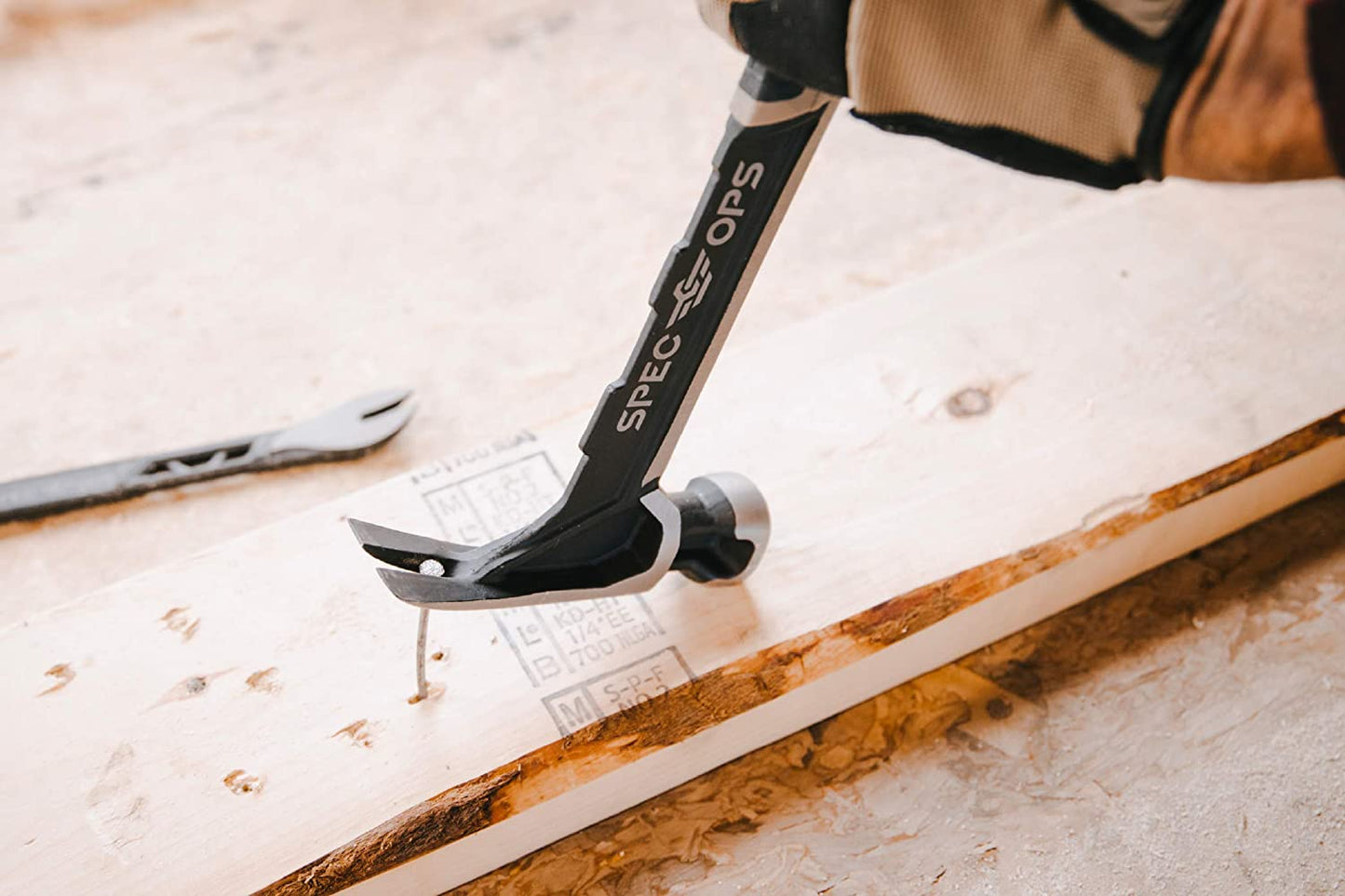 20 Oz Rip Claw Hammer, Shock-Absorbing Grip